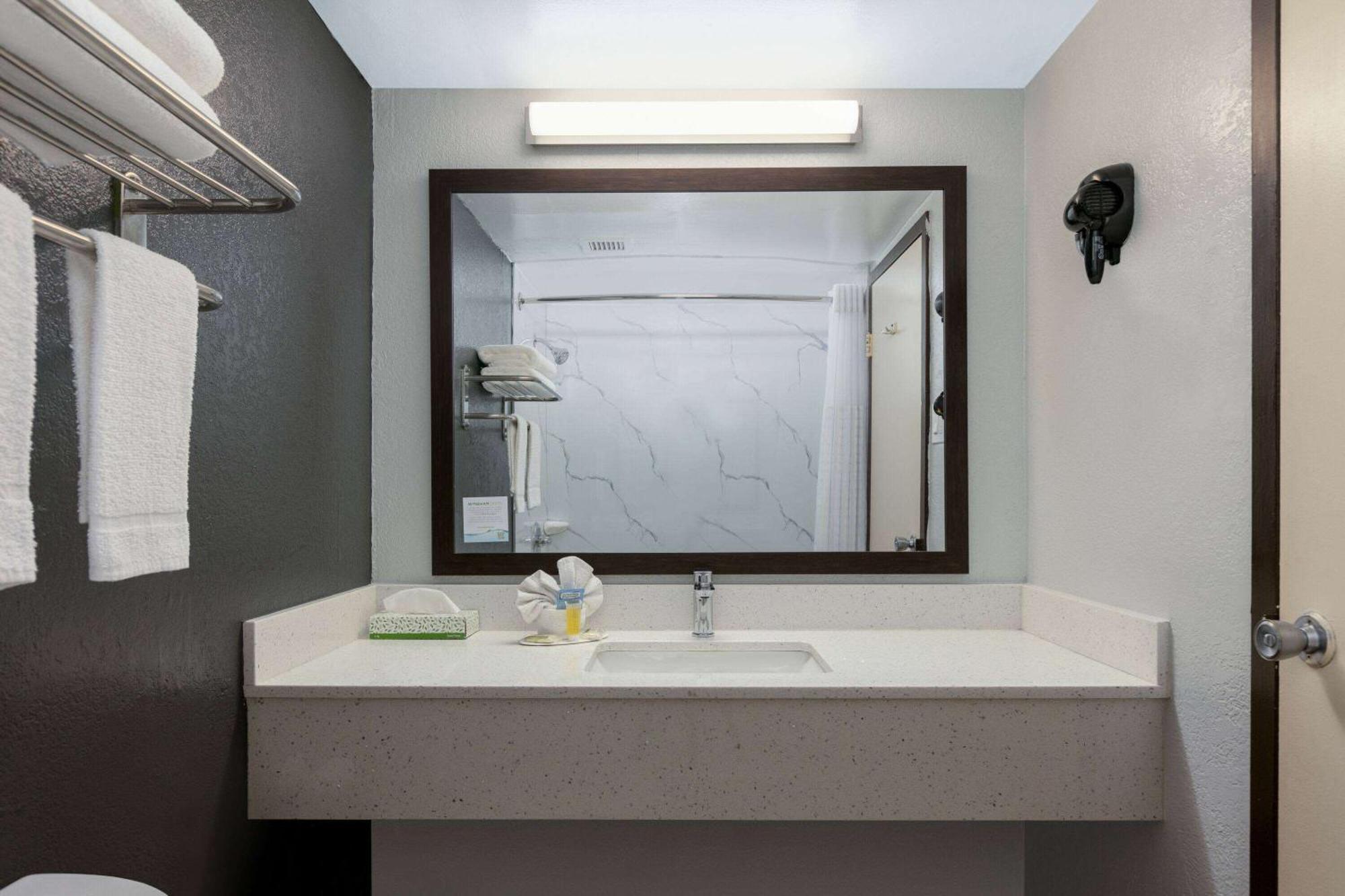 Super 8 By Wyndham Grand Prairie North Motel Dış mekan fotoğraf