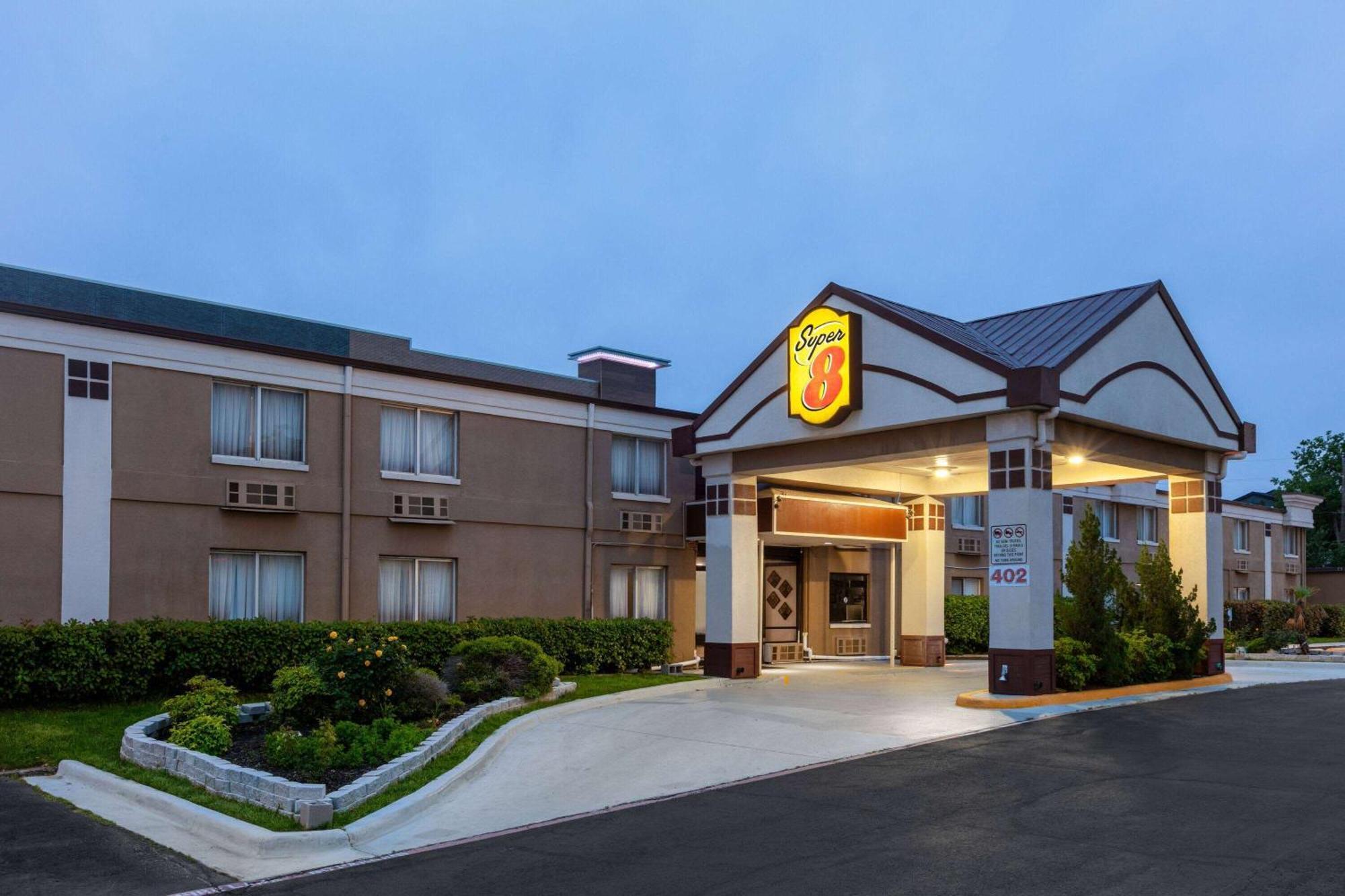 Super 8 By Wyndham Grand Prairie North Motel Dış mekan fotoğraf