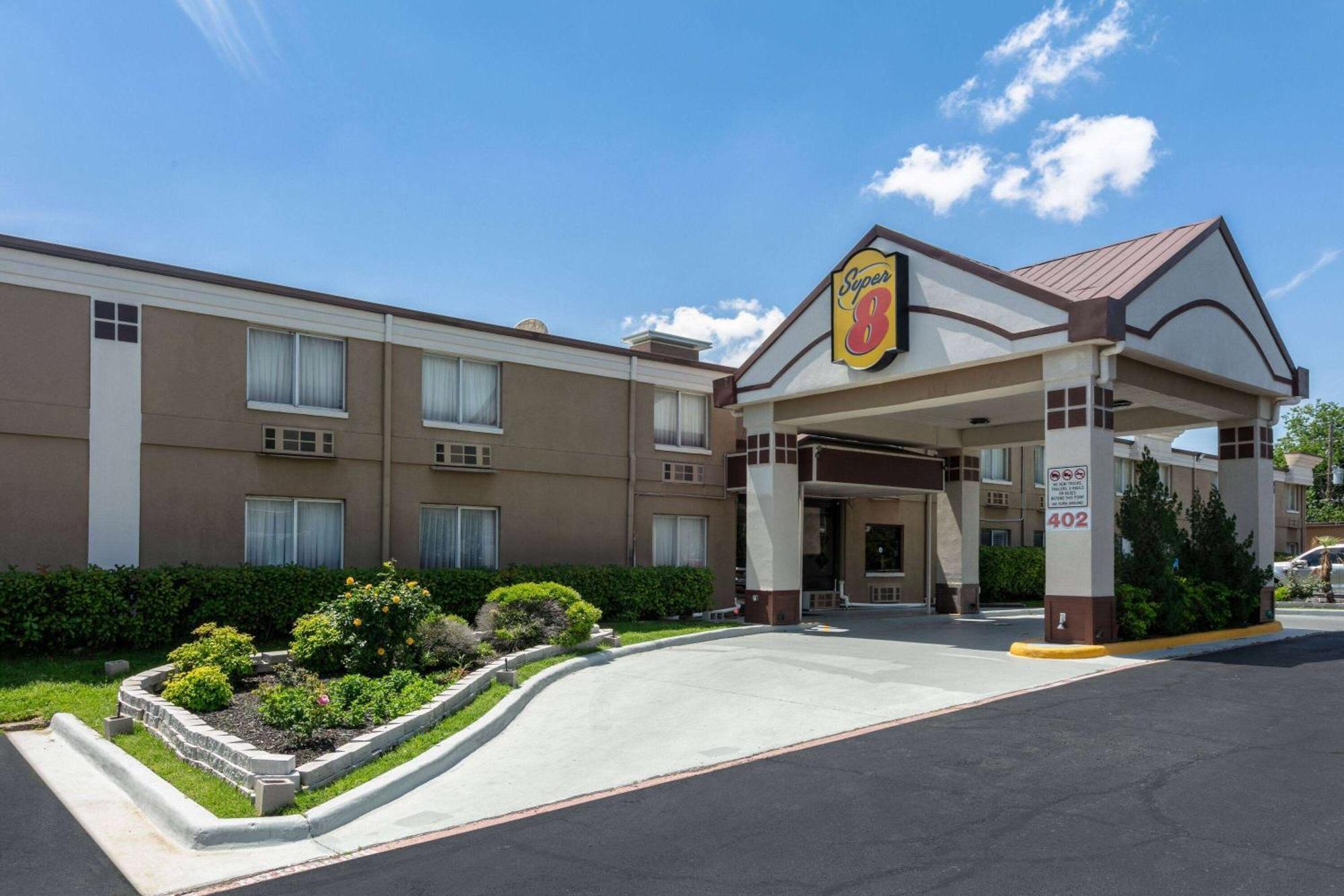 Super 8 By Wyndham Grand Prairie North Motel Dış mekan fotoğraf